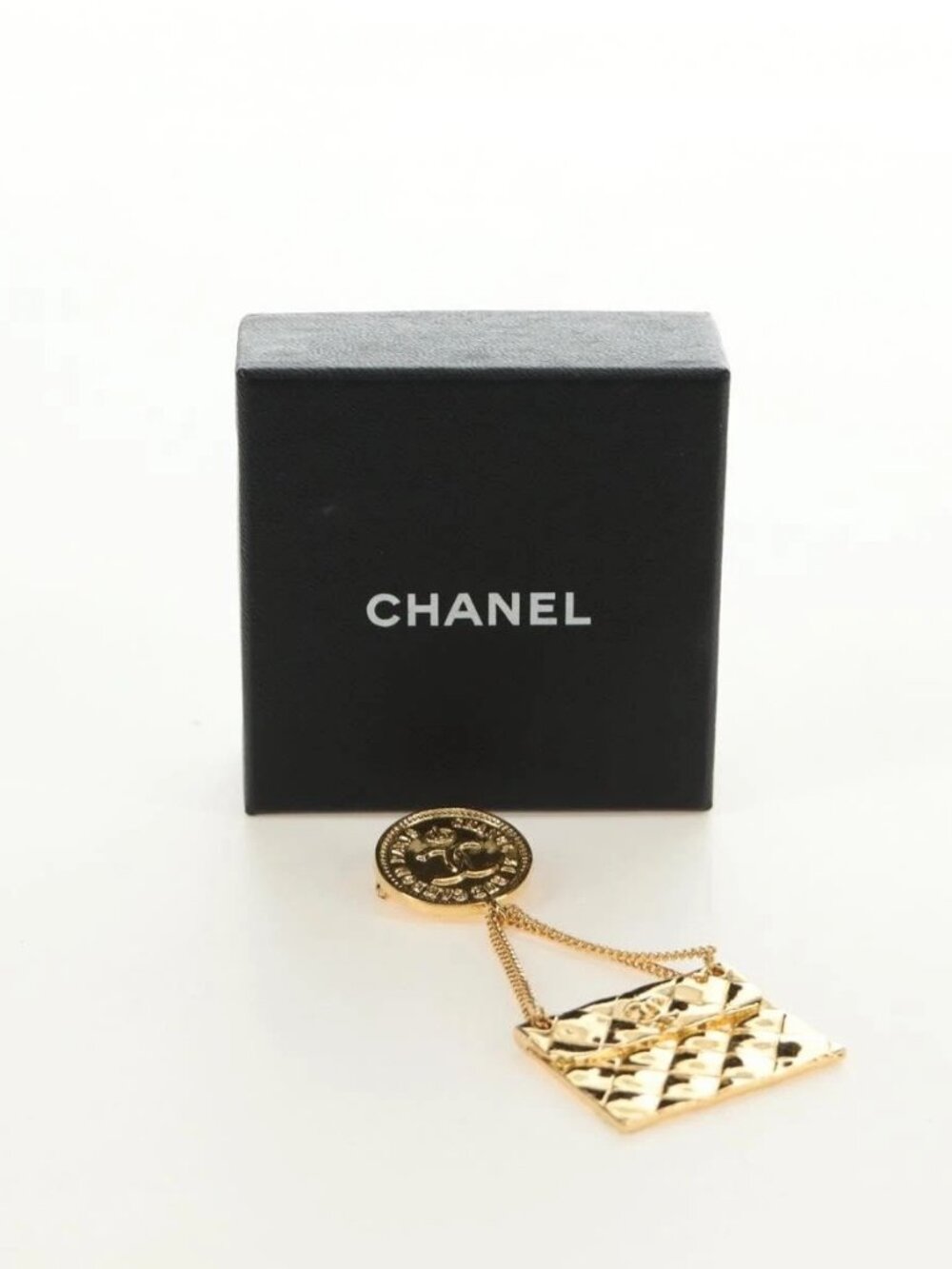 CHANEL Brooch metal Gold CC Auth 185856M